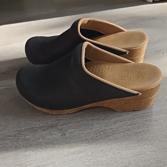 Sanita Women's Black and Tan Mules - Picture 4 of 15